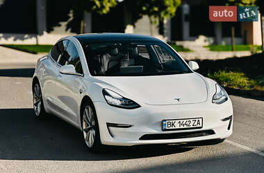 Седан Tesla Model 3 2020 в 