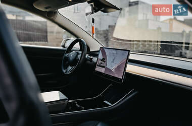 Седан Tesla Model 3 2020 в Ровно