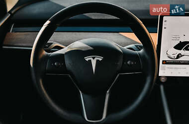 Седан Tesla Model 3 2020 в Ровно