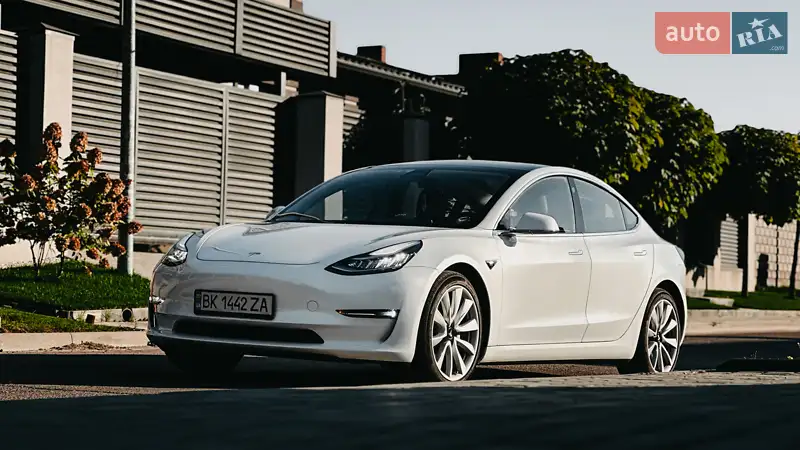 Tesla Model 3 2020