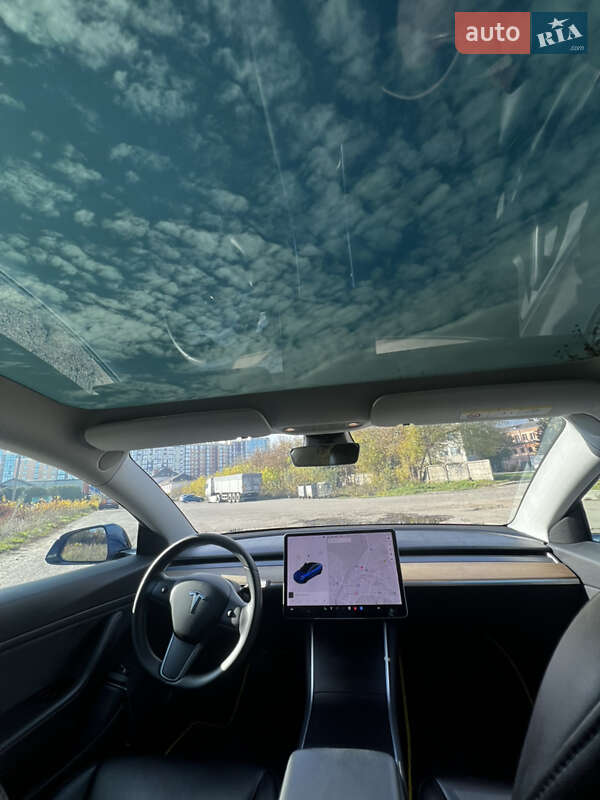 Седан Tesla Model 3 2019 в Луцьку