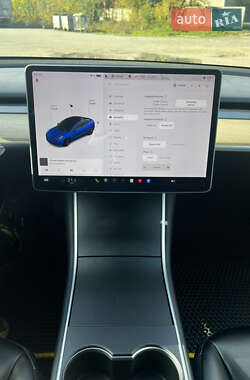 Седан Tesla Model 3 2019 в 