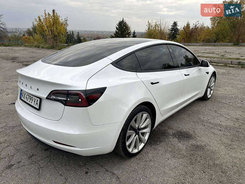 Седан Tesla Model 3 2019 в Ізюмі