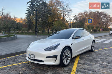 Седан Tesla Model 3 2022 в 
