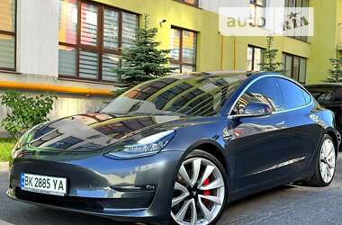 Седан Tesla Model 3 2018 в Львове