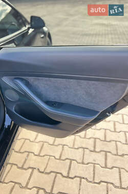 Седан Tesla Model 3 2022 в 
