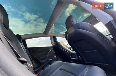 Седан Tesla Model 3 2022 в 