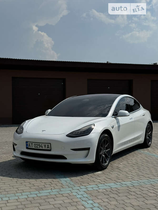 Седан Tesla Model 3 2018 в Надвірній