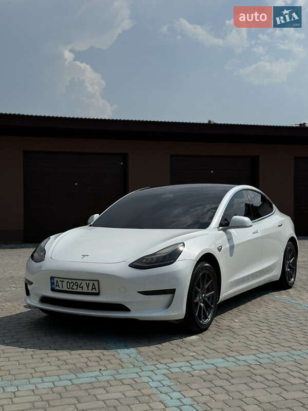 Седан Tesla Model 3 2018 в Надвірній