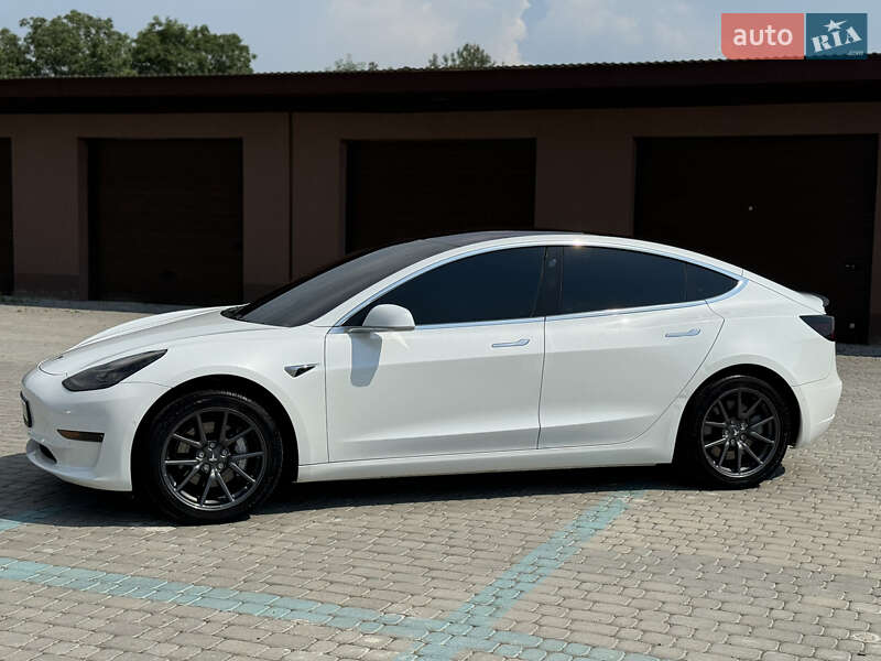 Седан Tesla Model 3 2018 в Надворной
