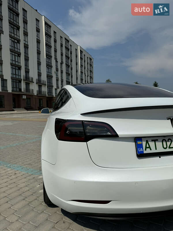 Седан Tesla Model 3 2018 в Надвірній