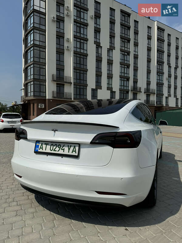 Седан Tesla Model 3 2018 в Надвірній
