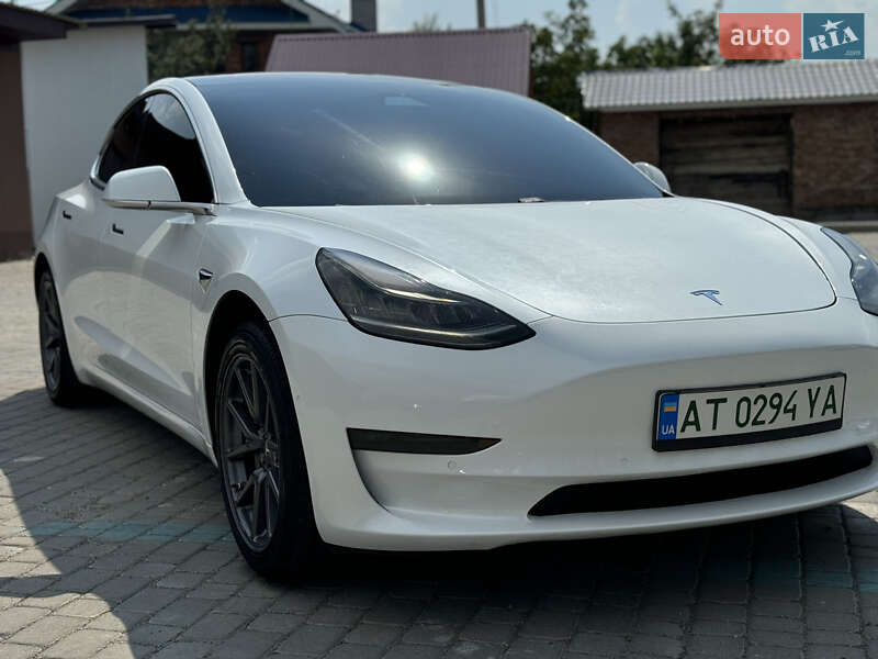 Седан Tesla Model 3 2018 в Надвірній