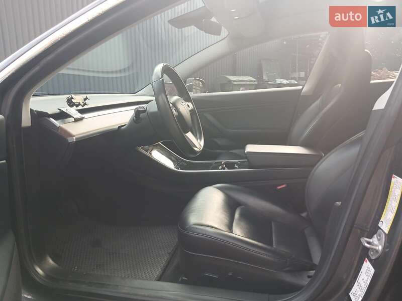 Седан Tesla Model 3 2018 в Киеве