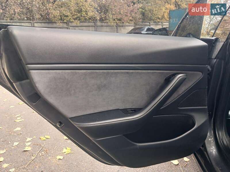 Седан Tesla Model 3 2018 в Киеве