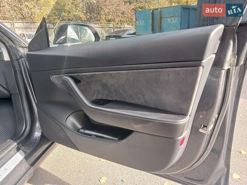 Седан Tesla Model 3 2018 в Киеве