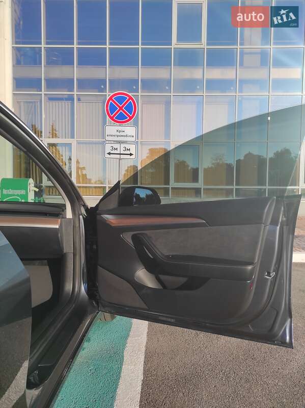 Седан Tesla Model 3 2023 в Одессе