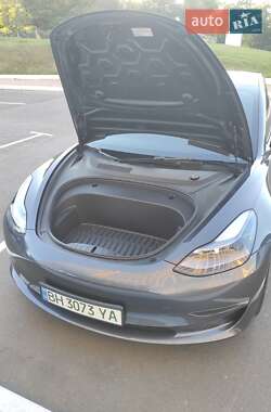 Седан Tesla Model 3 2023 в Одессе