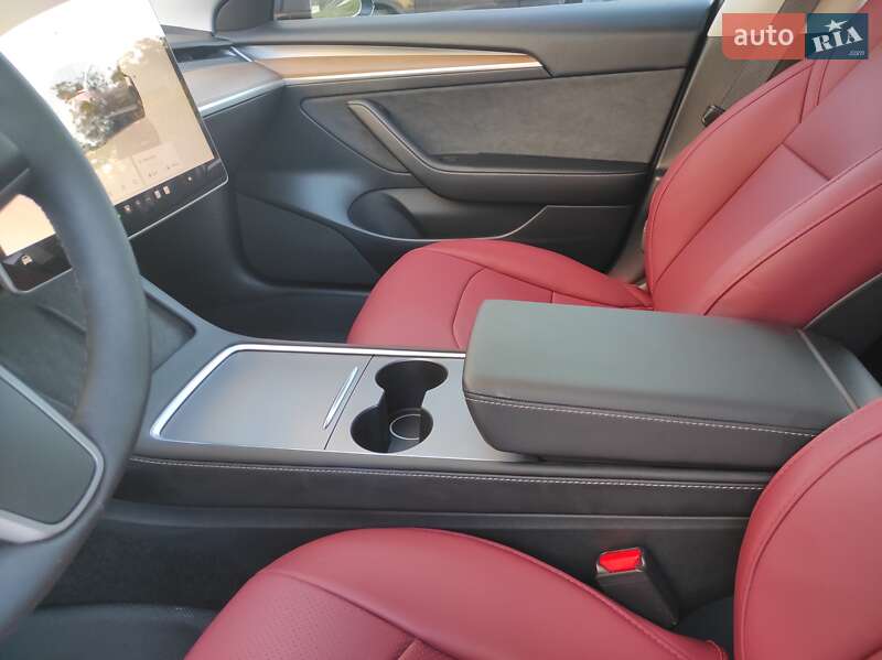 Седан Tesla Model 3 2023 в Одессе