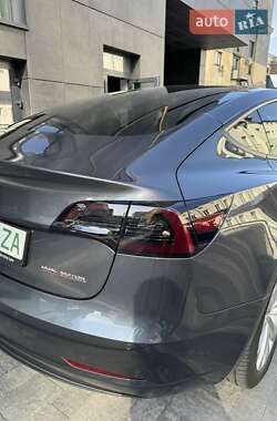 Седан Tesla Model 3 2018 в Львове