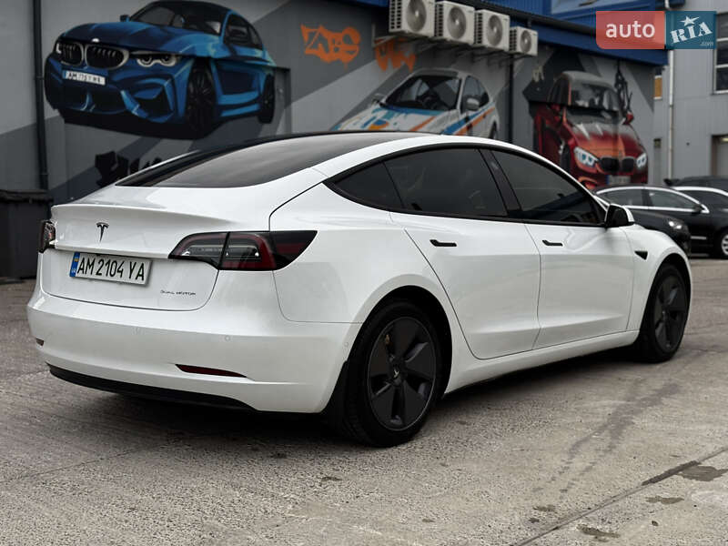 Седан Tesla Model 3 2022 в Житомире