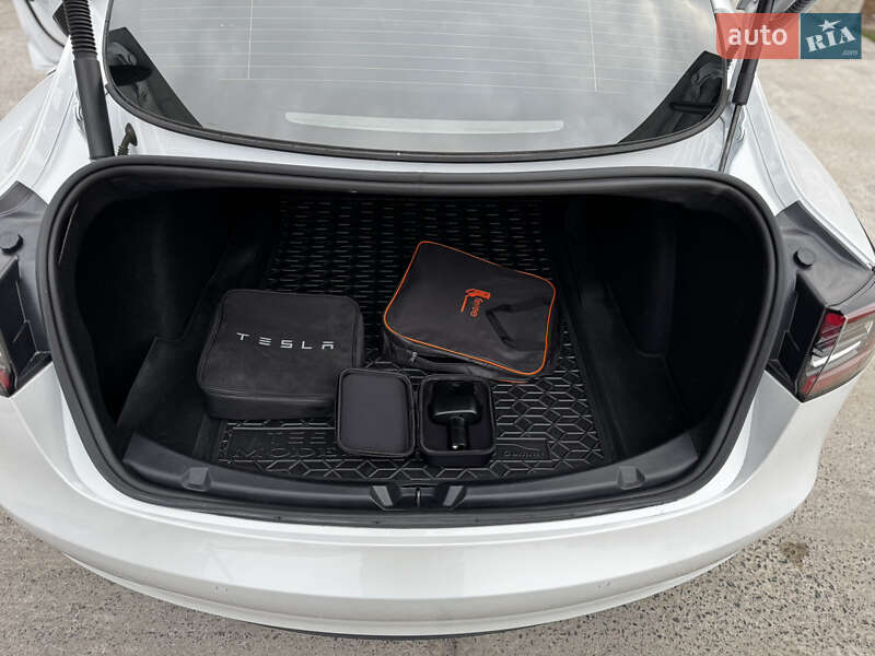 Седан Tesla Model 3 2022 в Житомире
