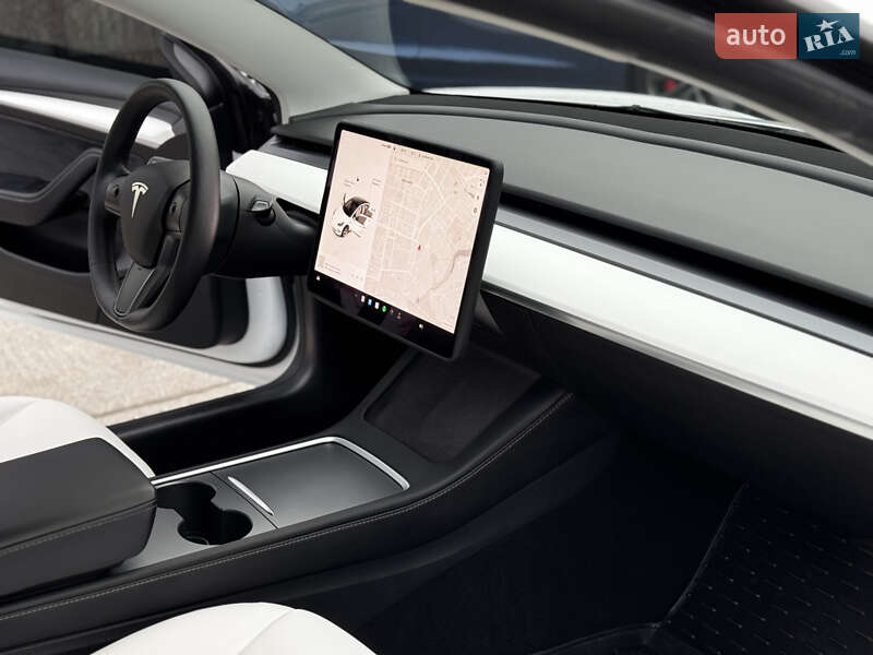 Седан Tesla Model 3 2022 в Житомире