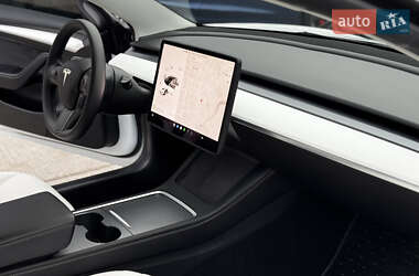 Седан Tesla Model 3 2022 в 