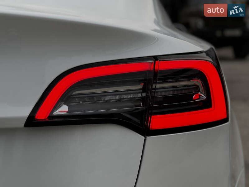 Седан Tesla Model 3 2022 в Житомире