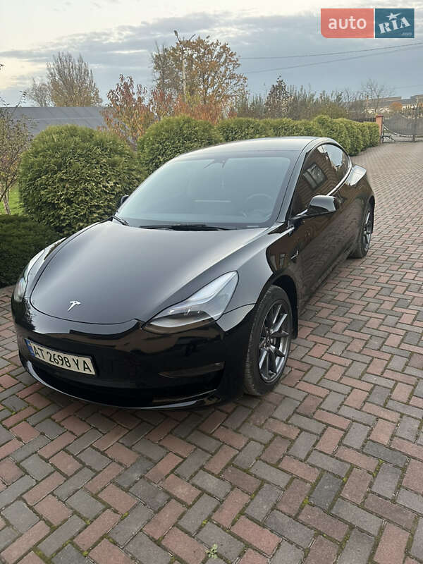 Седан Tesla Model 3 2023 в Калуше