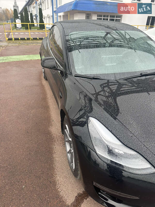 Седан Tesla Model 3 2023 в Калуше