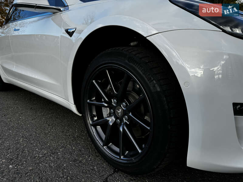 Седан Tesla Model 3 2019 в Харкові