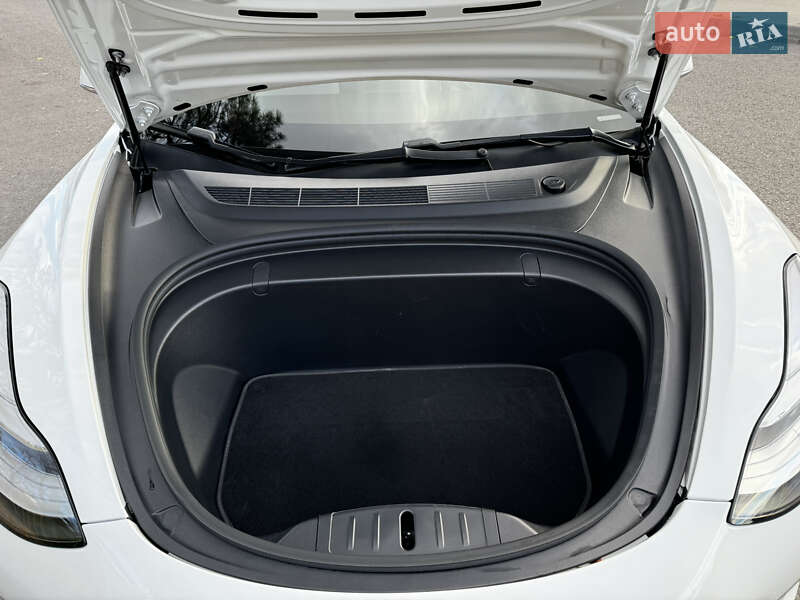 Седан Tesla Model 3 2019 в Харкові