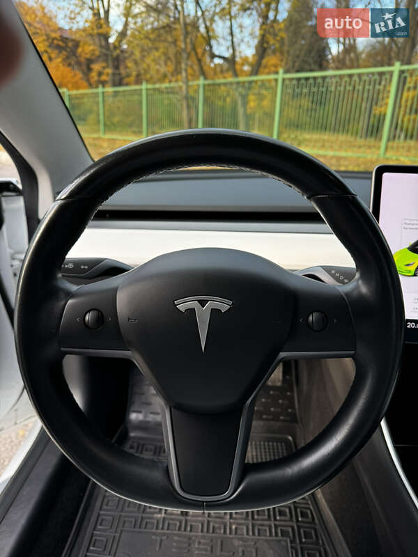 Седан Tesla Model 3 2019 в Харкові