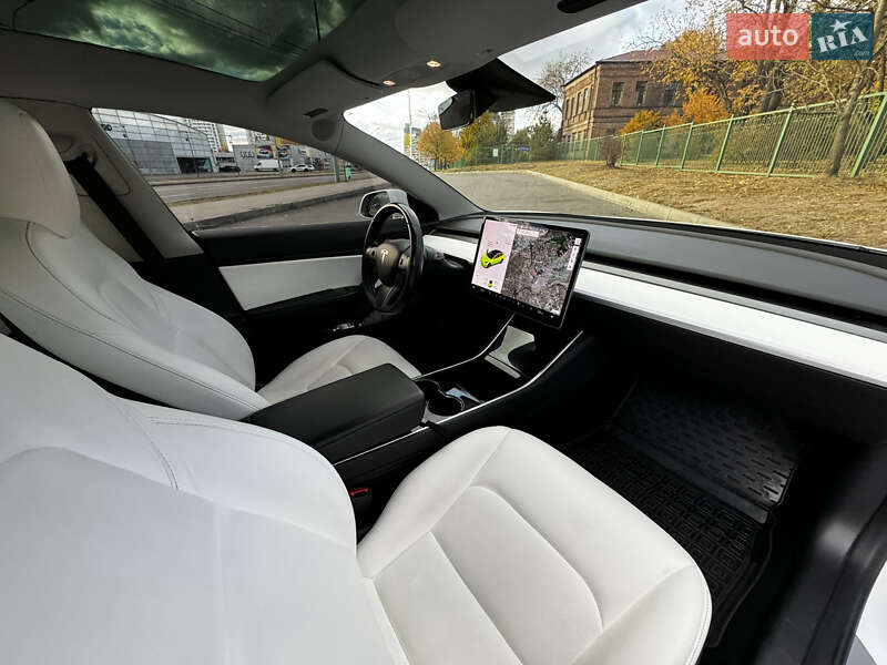 Седан Tesla Model 3 2019 в Харкові