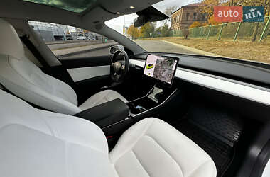 Седан Tesla Model 3 2019 в 