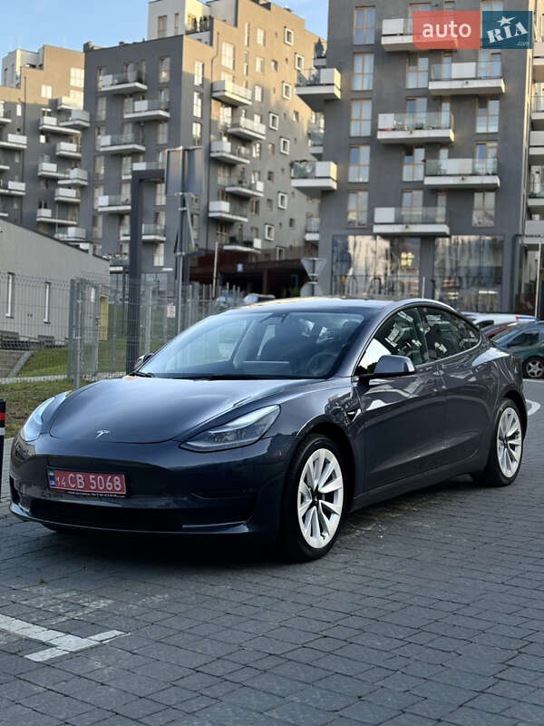 Седан Tesla Model 3 2022 в Львове