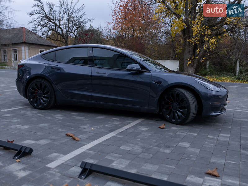 Седан Tesla Model 3 2023 в Ужгороде