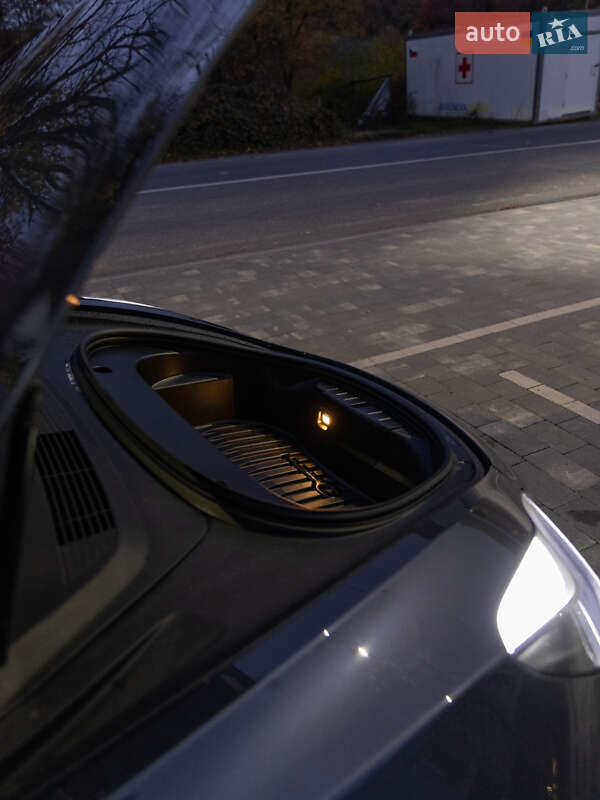 Седан Tesla Model 3 2023 в Ужгороде