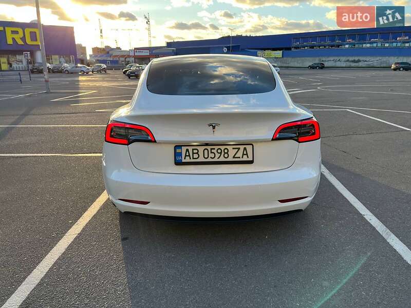 Седан Tesla Model 3 2021 в Виннице