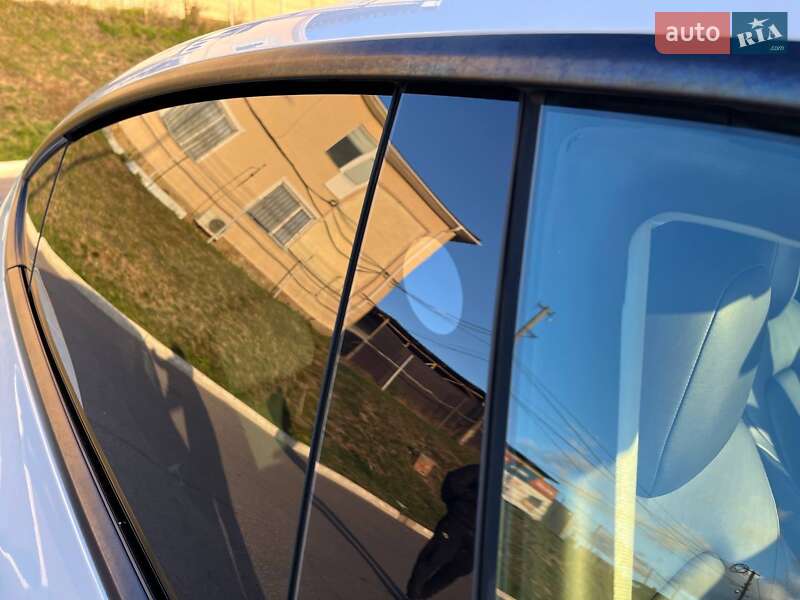 Седан Tesla Model 3 2021 в Виннице