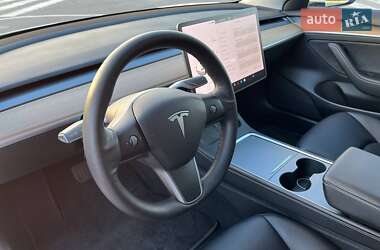 Седан Tesla Model 3 2021 в 