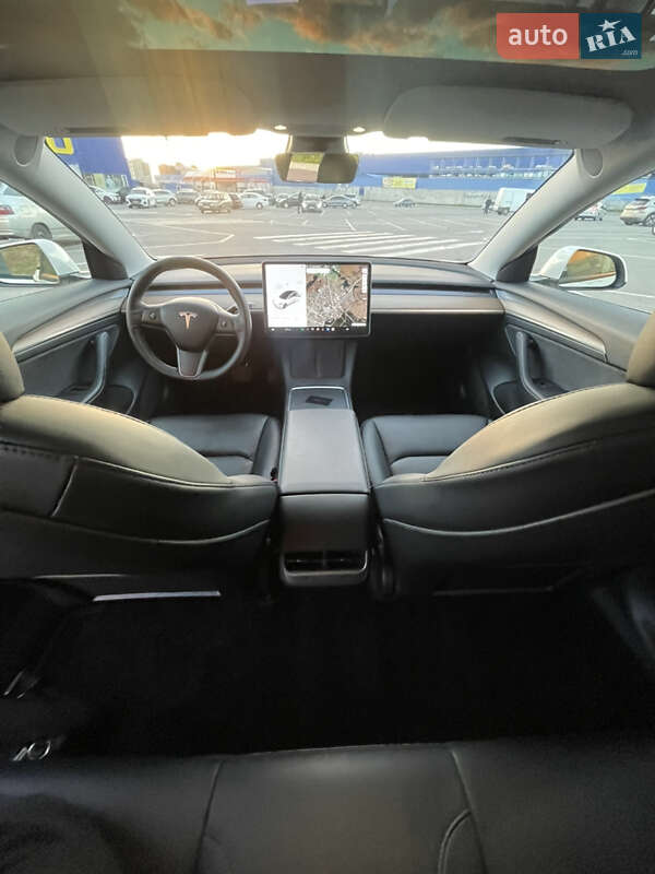 Седан Tesla Model 3 2021 в Виннице