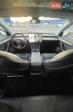 Седан Tesla Model 3 2021 в 