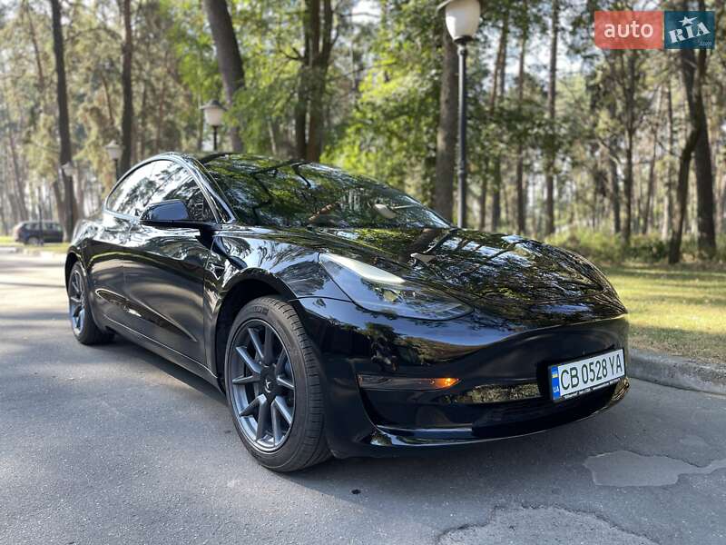 Седан Tesla Model 3 2023 в 