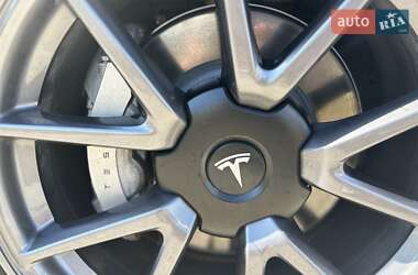 Седан Tesla Model 3 2023 в 