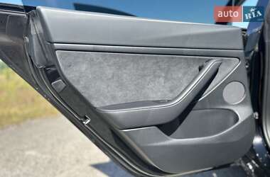 Седан Tesla Model 3 2023 в 