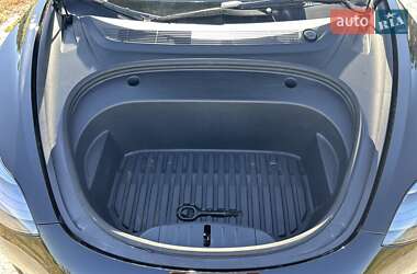 Седан Tesla Model 3 2023 в 