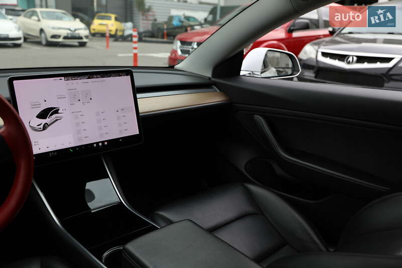 Седан Tesla Model 3 2019 в Харкові