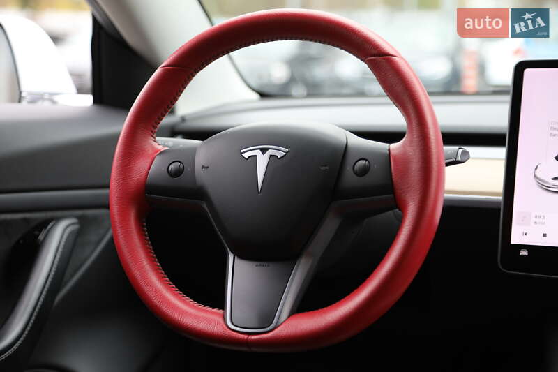 Седан Tesla Model 3 2019 в Харкові